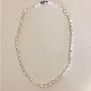 Beachy pearl necklace